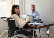 Persona con discapacidad trabaja