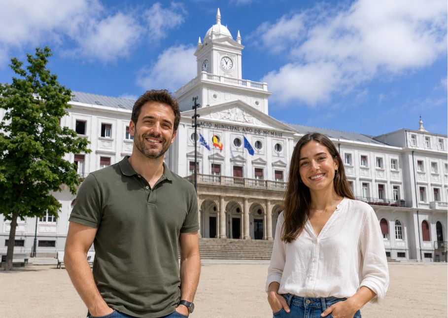 Opositores delante del Concello 