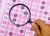 Lupa sobre plantilla de respuest