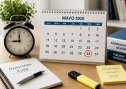 Calendario de mayo y reloj