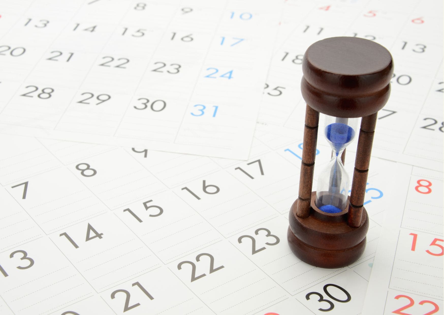 Calendario y reloj de arena