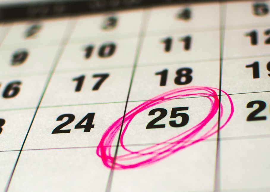 Calendario con día 25 rodeado