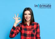 Chica contenta por el aprobado