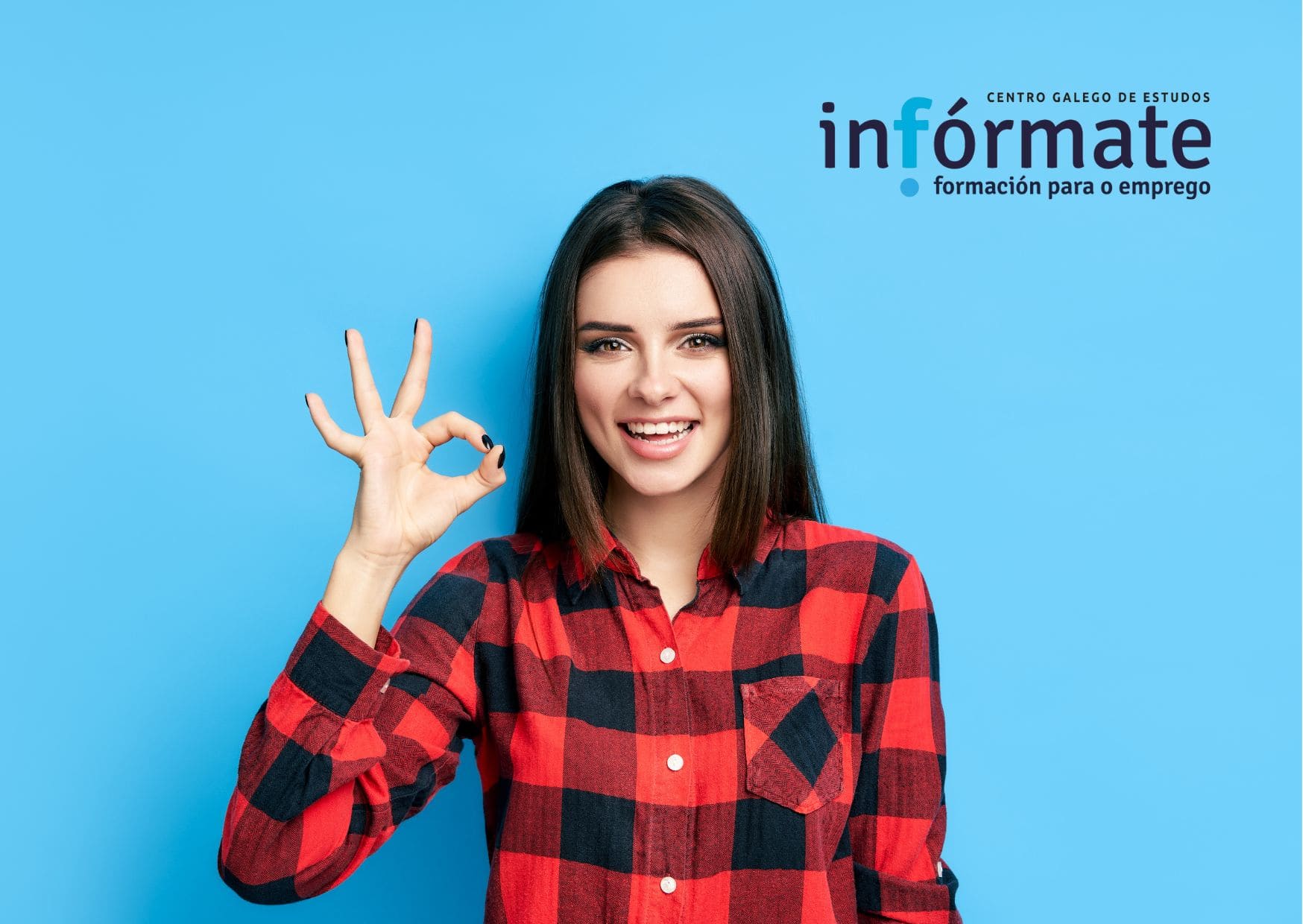 Chica contenta por el aprobado