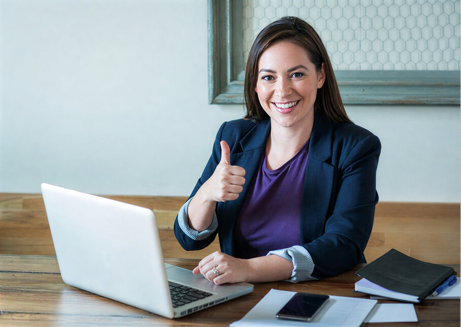 Orientadora laboral contenta