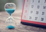 Calendario y reloj de arena
