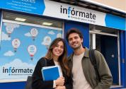 Alumnos delante de In.fórmate Ca