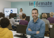 Alumno AFD en un aula
