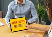 Opositores consultando la OEP 20